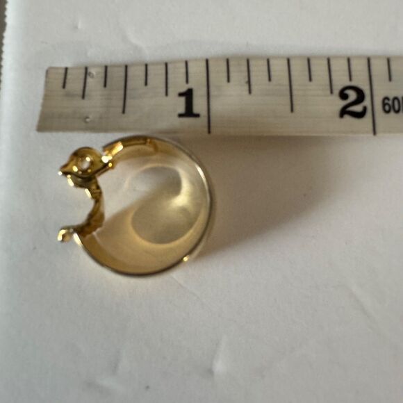 Vintage MONET Hoop Clip On Earrings Shiny Wide Gold Tone - Picture 10 of 10
